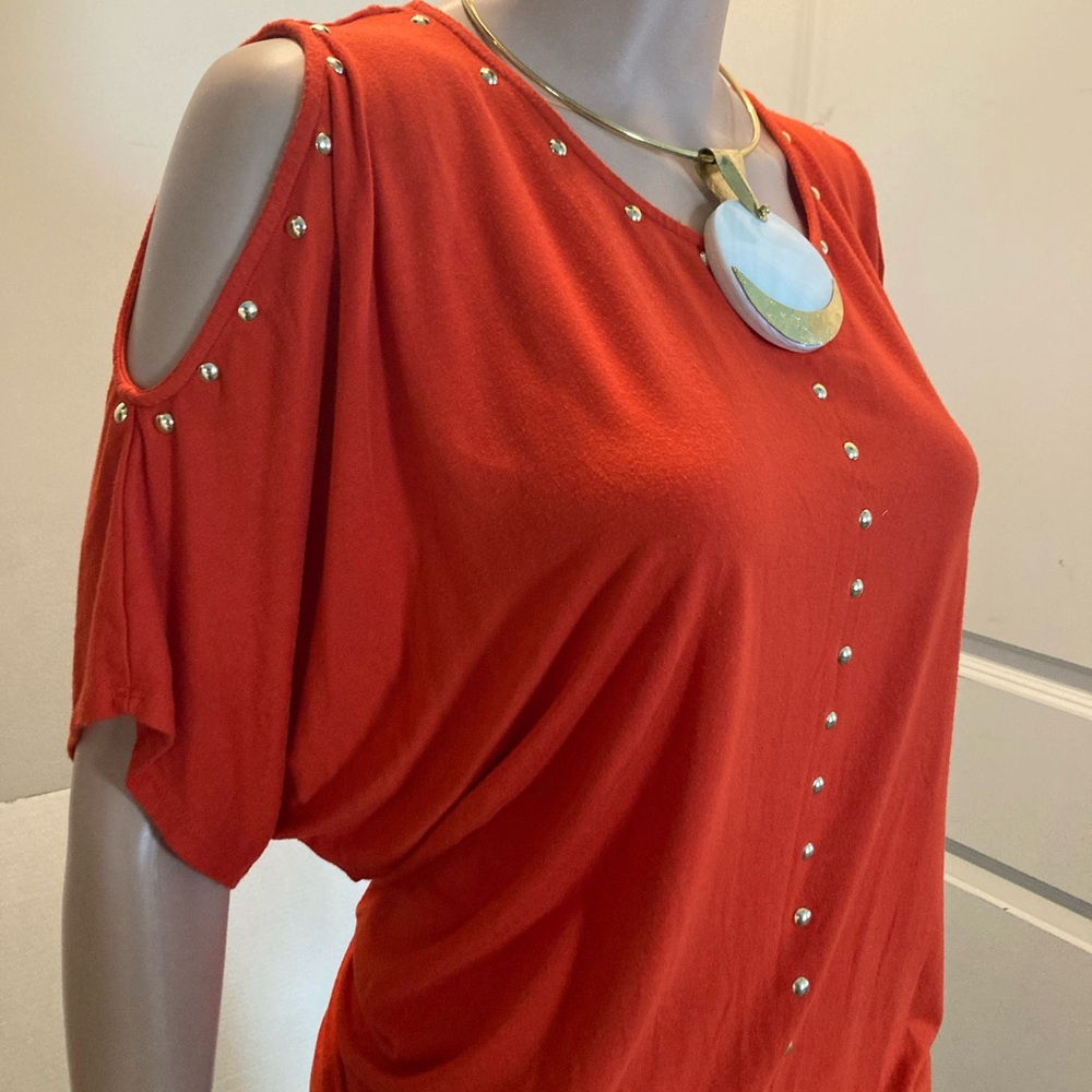Women’s cold shoulder shirt